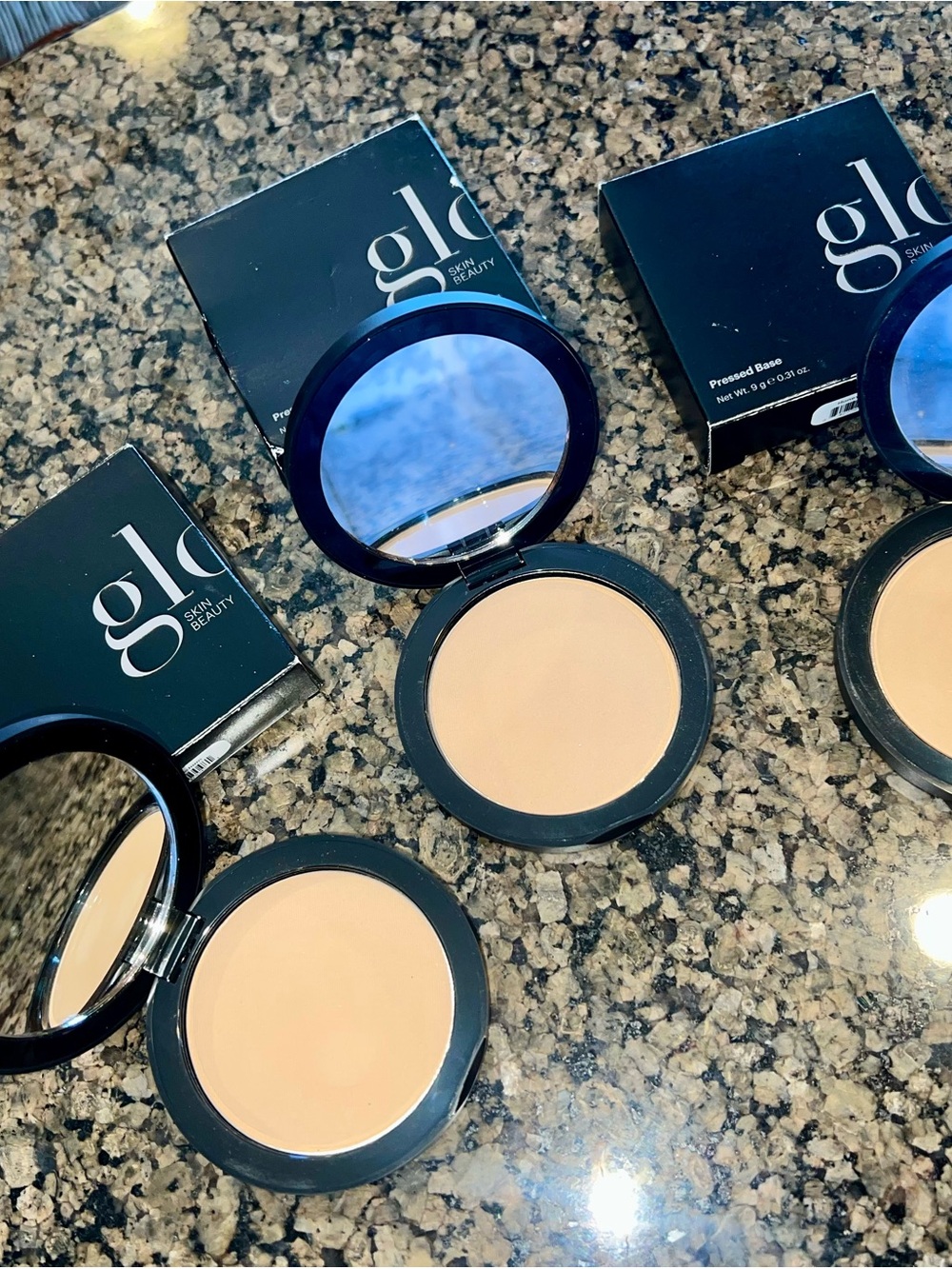 THREE Glo Skin Beauty Pressed Base Compact - Honey Medium